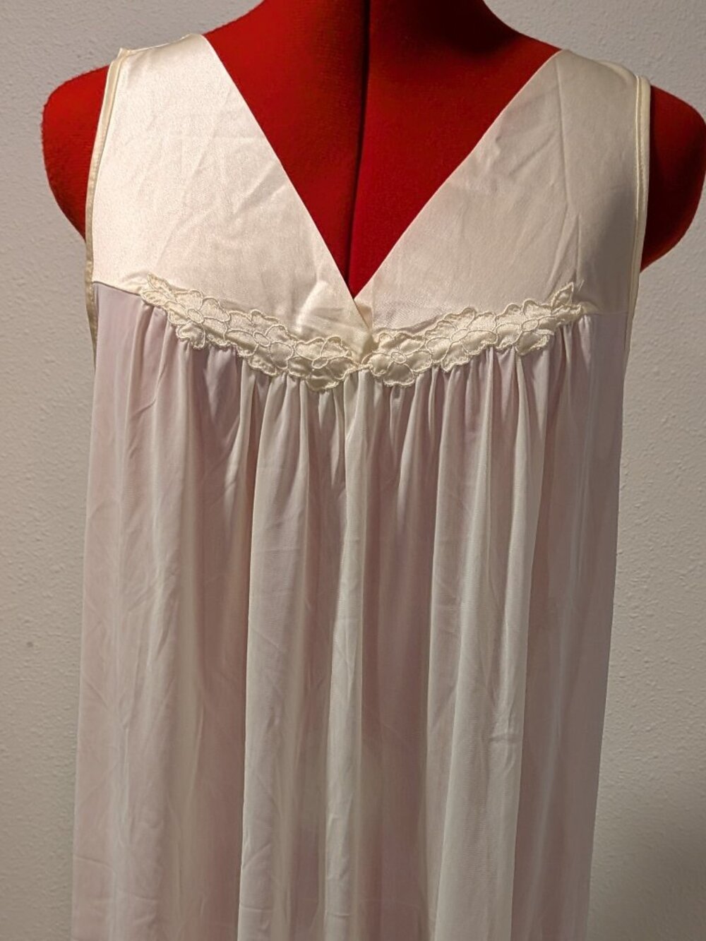 Vintage 90's Medium Vanity Fair Nightgown Sleeveless Cream Nylon Ribbon Hem